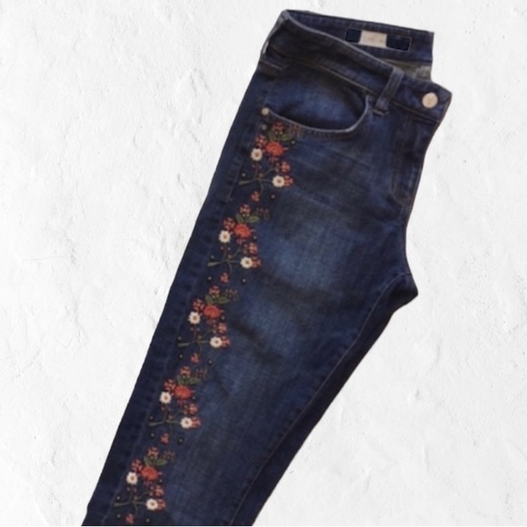 PILCRO HYPHEN MID RISE EMBROIDERED JEANS BY ANTHROPOLOGIE SIZE 28 - Picture 8 of 16